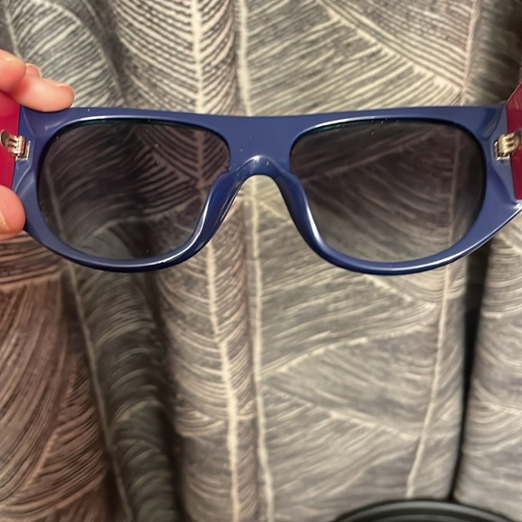 CHANEL shades - Picture 8 of 11